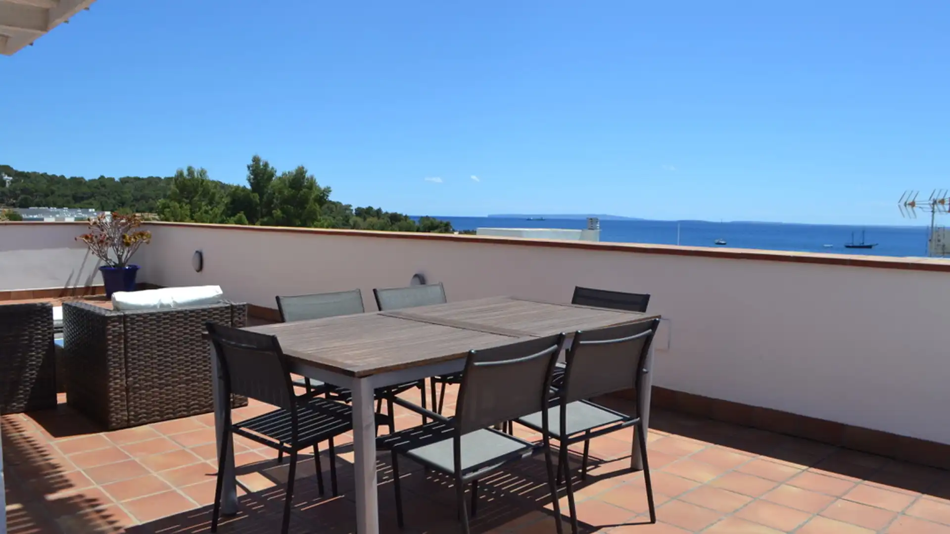 Attic for rent in Marina Botafoc - Platja de Talamanca