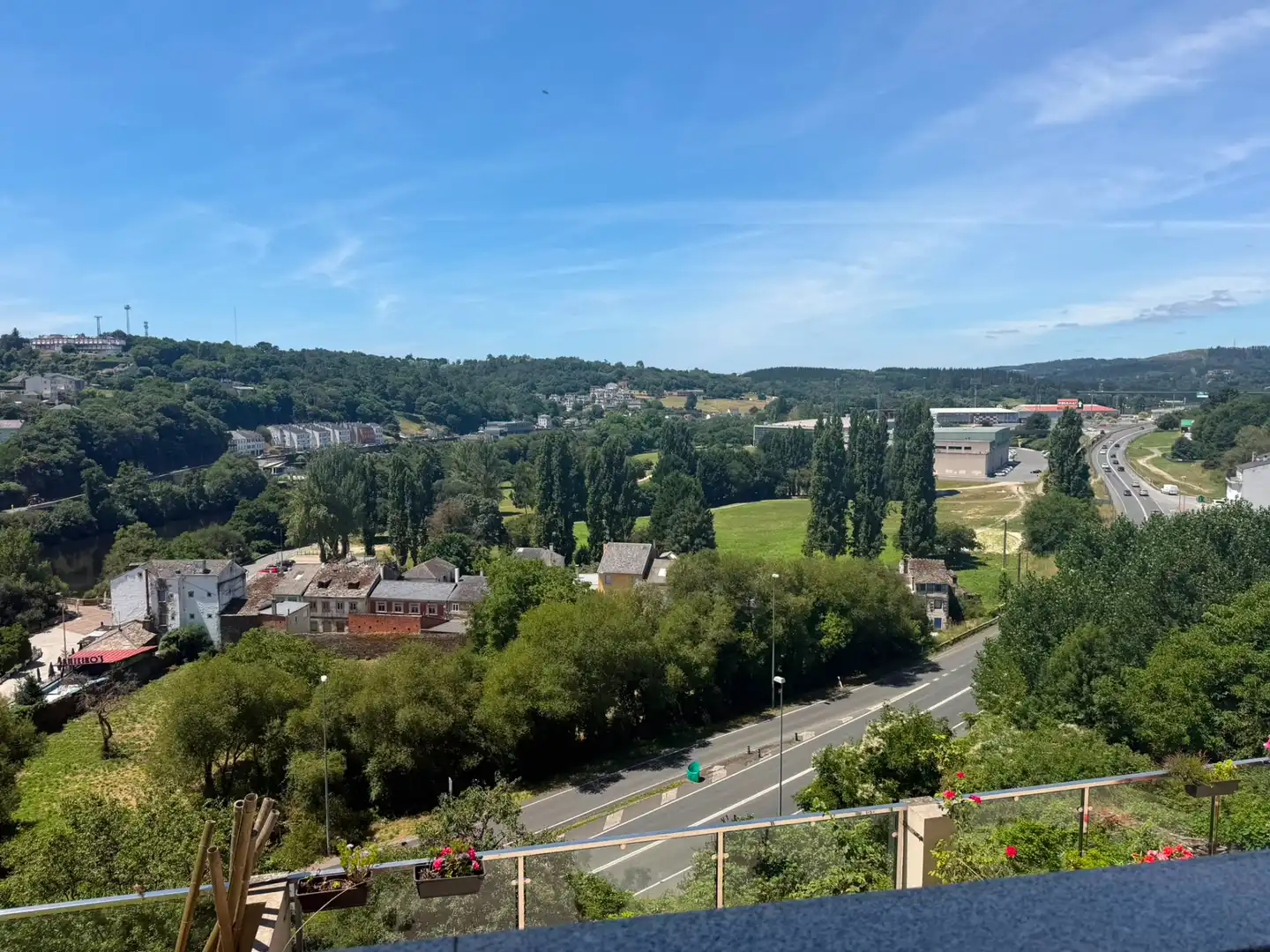 Vista exterior de Piso de alquiler en Lugo con Calefacción, Terraza y Amueblado