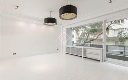 Living room of Flat for sale in  Barcelona Capital  with Air Conditioner, Heating and Balcony