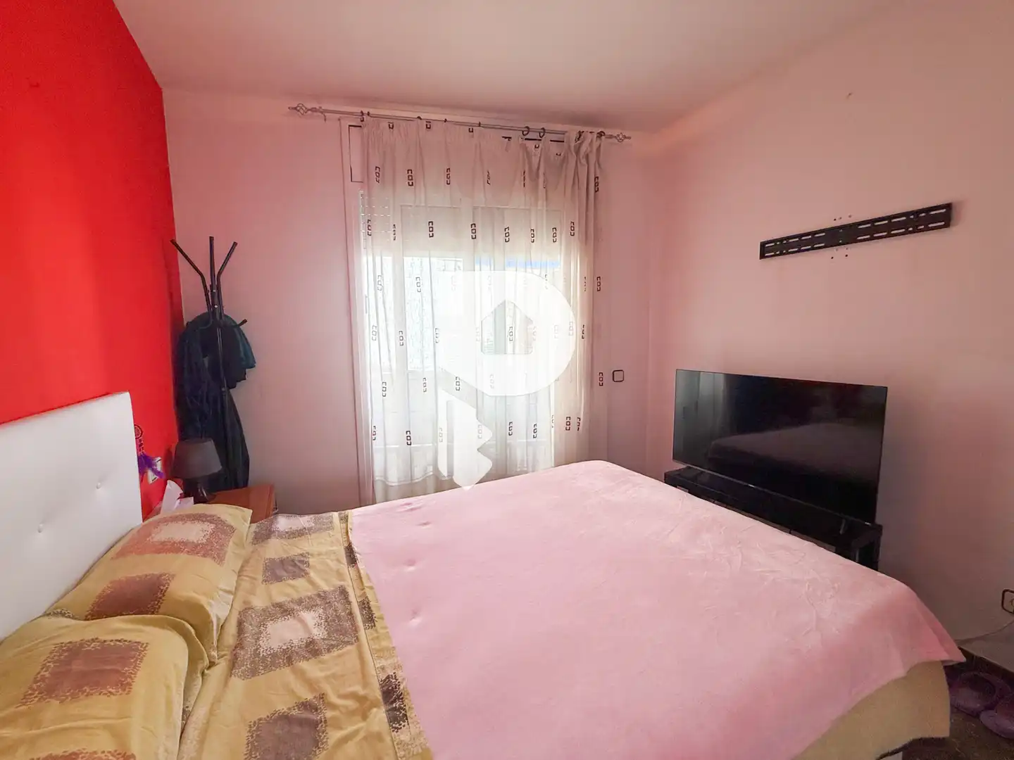 Schlafzimmer von Wohnung zum Verkauf in Sant Vicenç Dels Horts mit Heizung, Abstellraum und Fernseher
