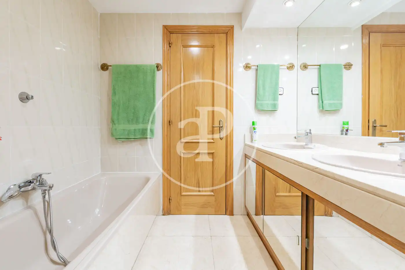 Bathroom of Flat for sale in Madrid  with Heating, Terrace and Storage room