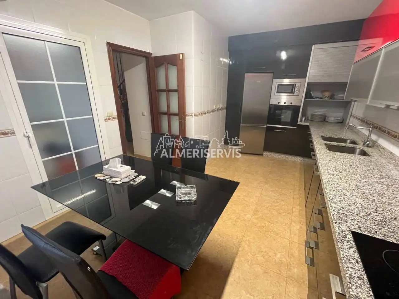 Cuina de Casa o xalet en venda en Roquetas de Mar amb Aire condicionat i Moblat