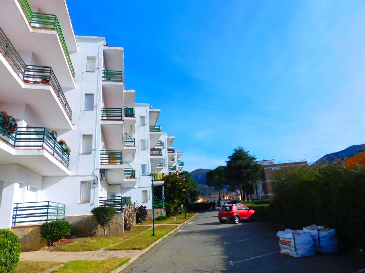 Vista exterior de Apartamento en venta en Roses con Piscina comunitaria