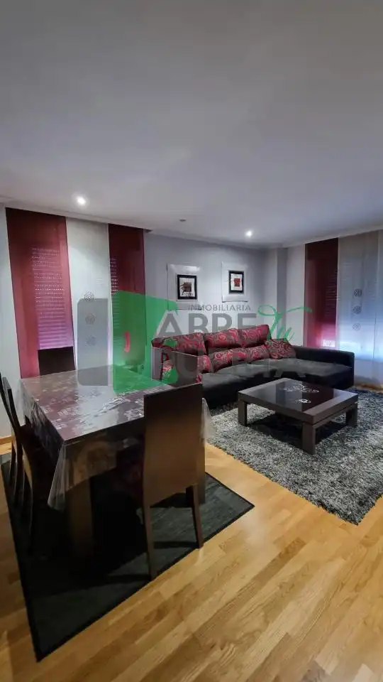 Wohnzimmer von Wohnung zur Miete in Allariz mit Heizung, Parkett und Möbliert