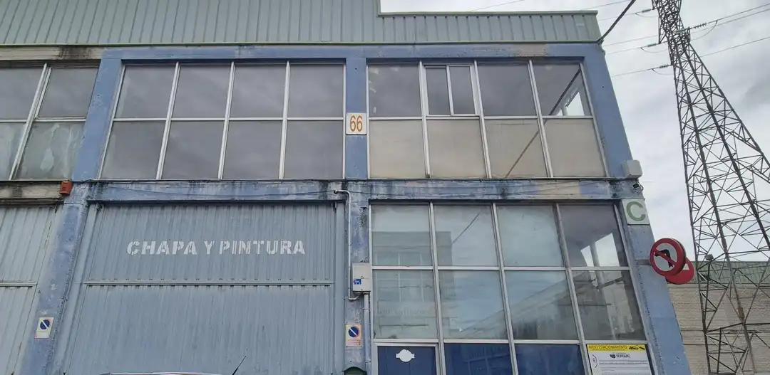 Außenansicht von Fabrikhallen zum Verkauf in Berrioplano / Berriobeiti