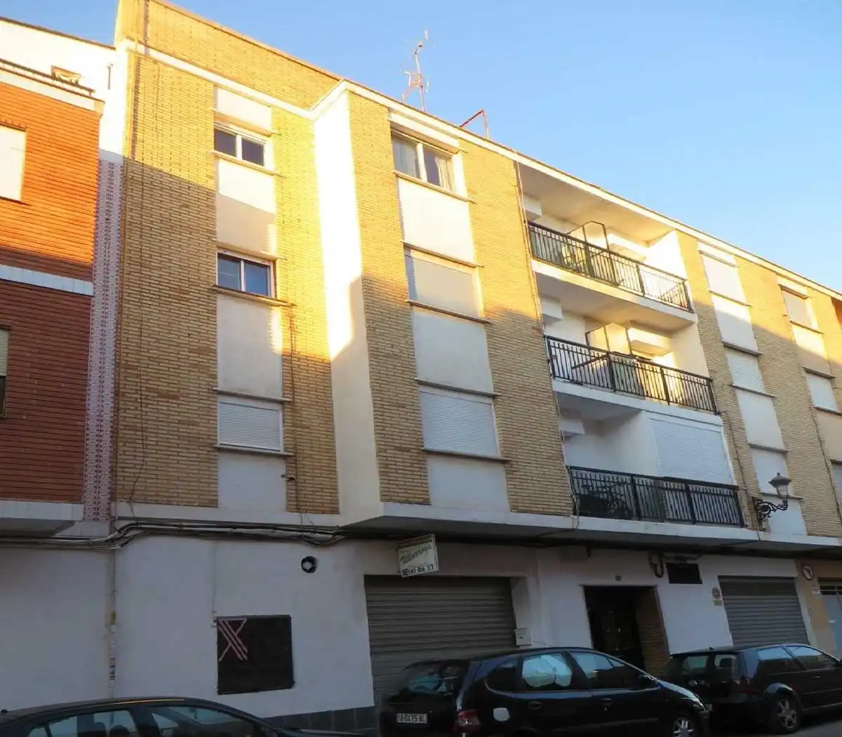 Vista exterior de Pis en venda en Rafelbuñol / Rafelbunyol amb Terrassa i Balcó