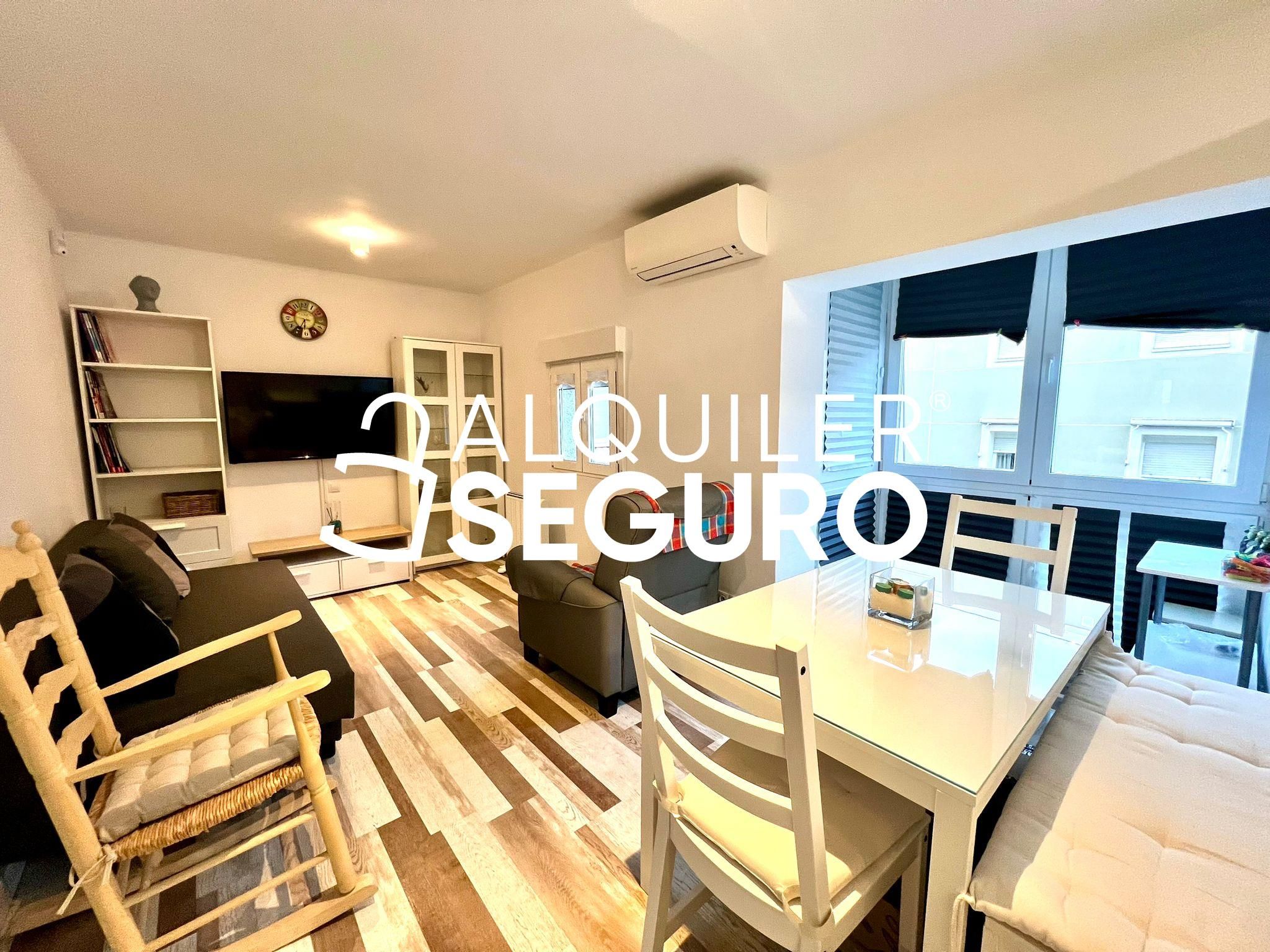 Living room of Flat to rent in  Madrid Capital  with Air Conditioner, Heating and Furnished