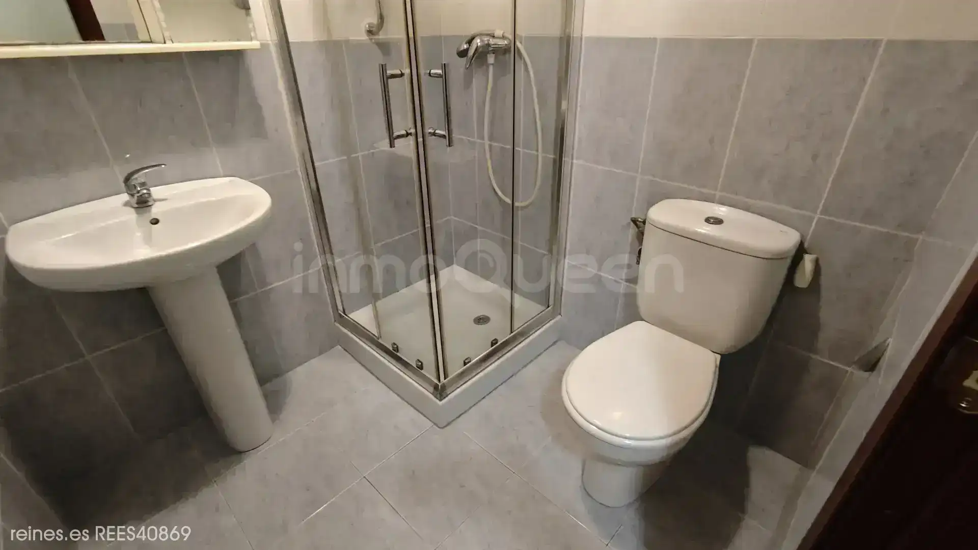 Bathroom of Flat for sale in El Astillero    with Heating, Terrace and Furnished