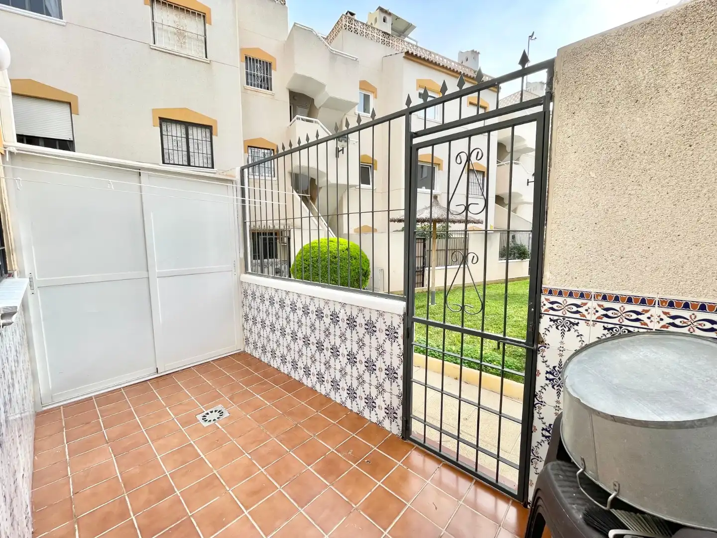Balcony of Ground floor for rent in Torrevieja  with Air Conditioner, Heating and Private garden