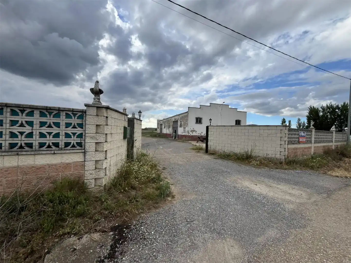 Industrial buildings for rent in Villaturiel