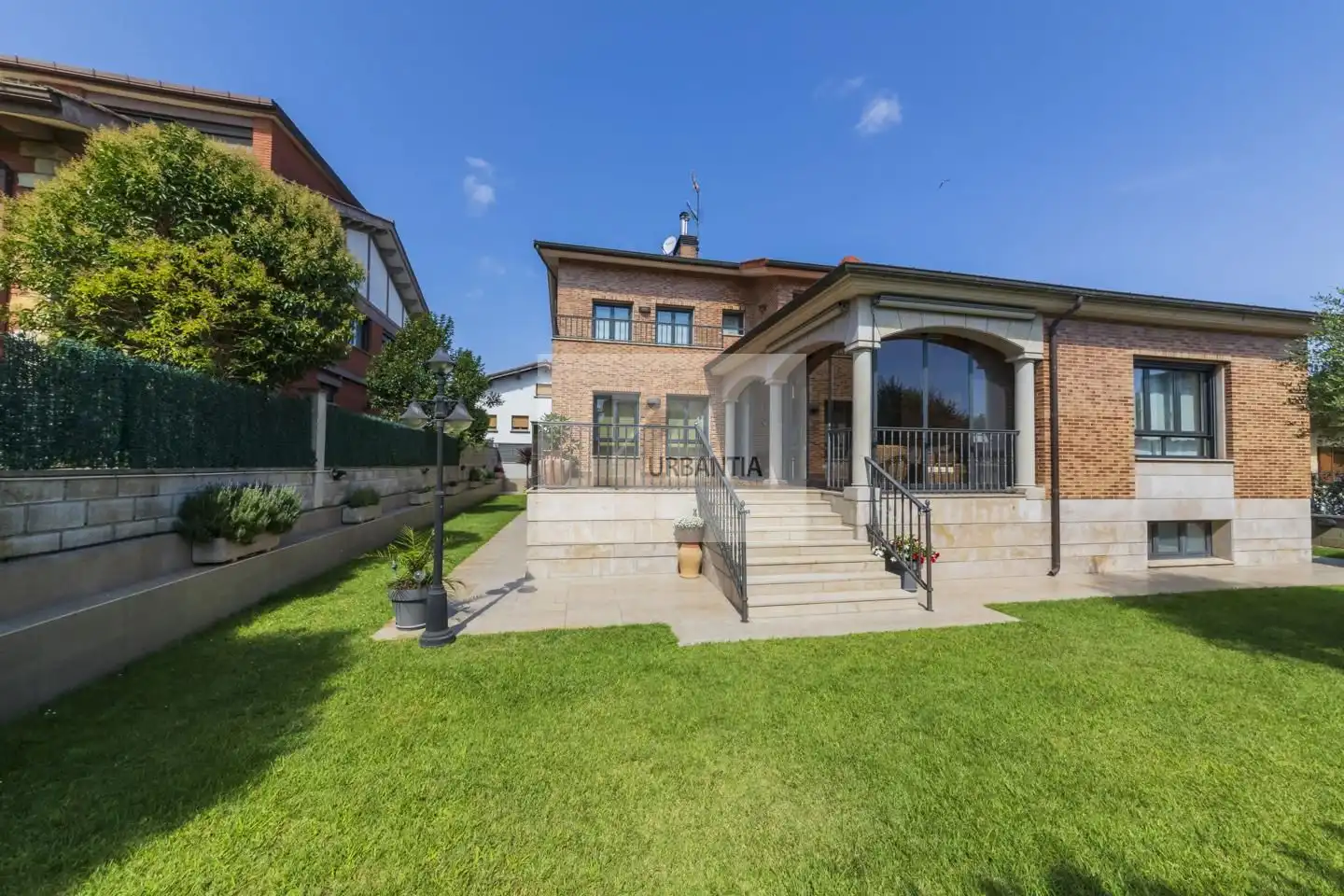 Vista exterior de Casa o chalet en venta en Cizur con Calefacción, Jardín privado y Parquet