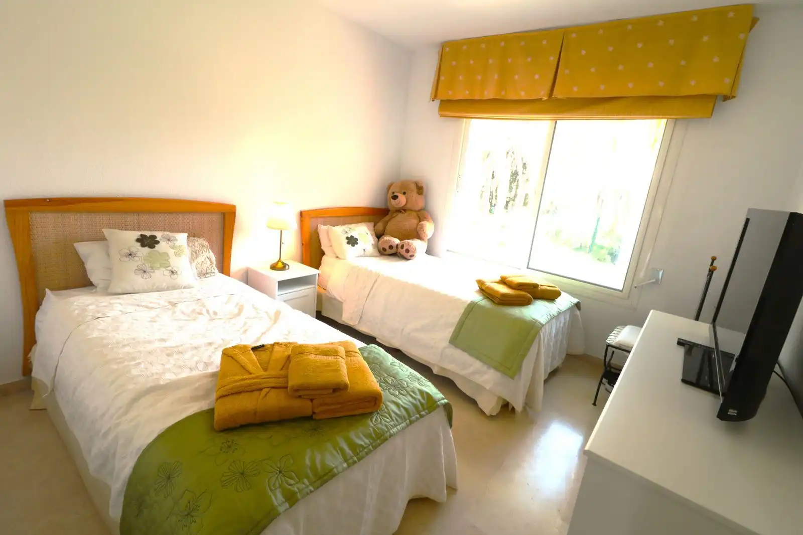 Habitación de Piso en venta en Estepona con Aire acondicionado, Terraza y Amueblado