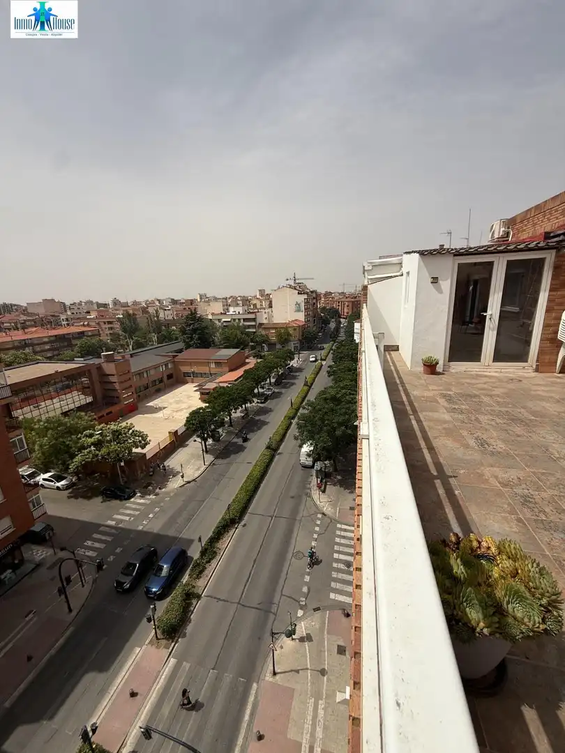 Vista exterior de Àtic en venda en Albacete amb Aire condicionat, Calefacció i Parquet