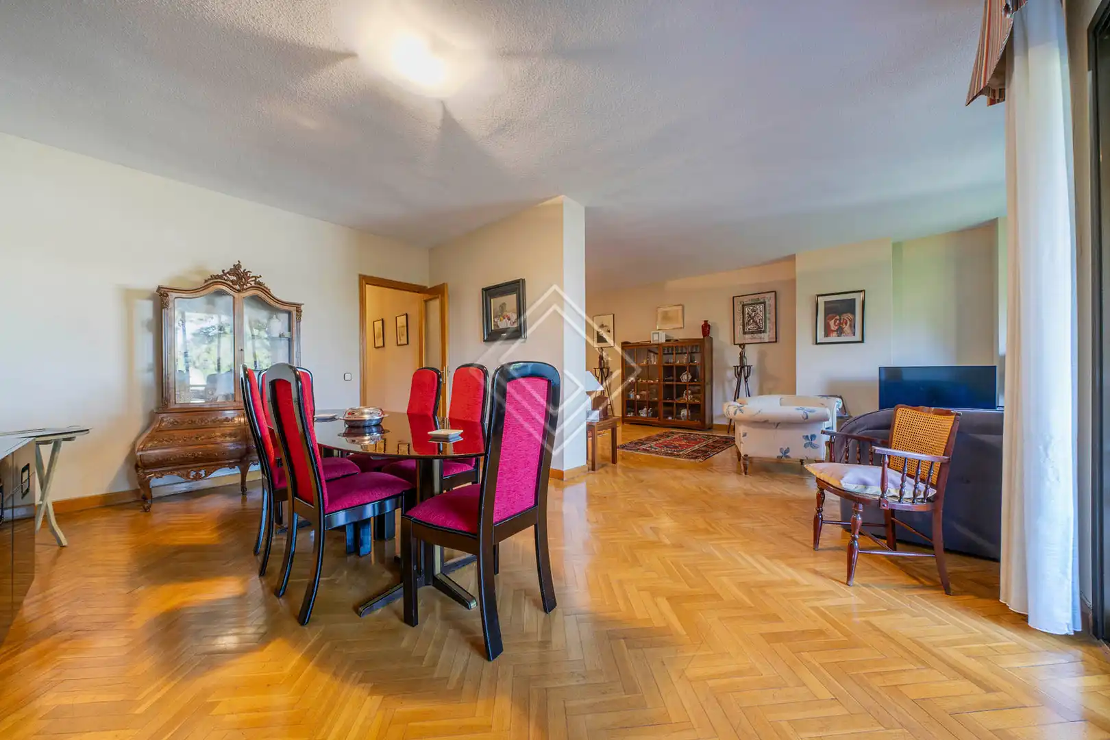 Sala de estar de Piso en venta en Madrid con Jardín privado, Terraza y Piscina comunitaria