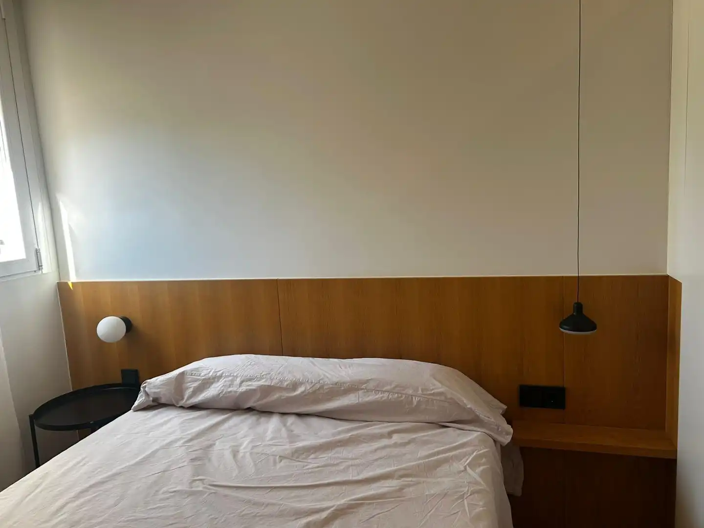 Dormitori de Apartament de lloguer en Madrid amb Aire condicionat, Calefacció i Moblat
