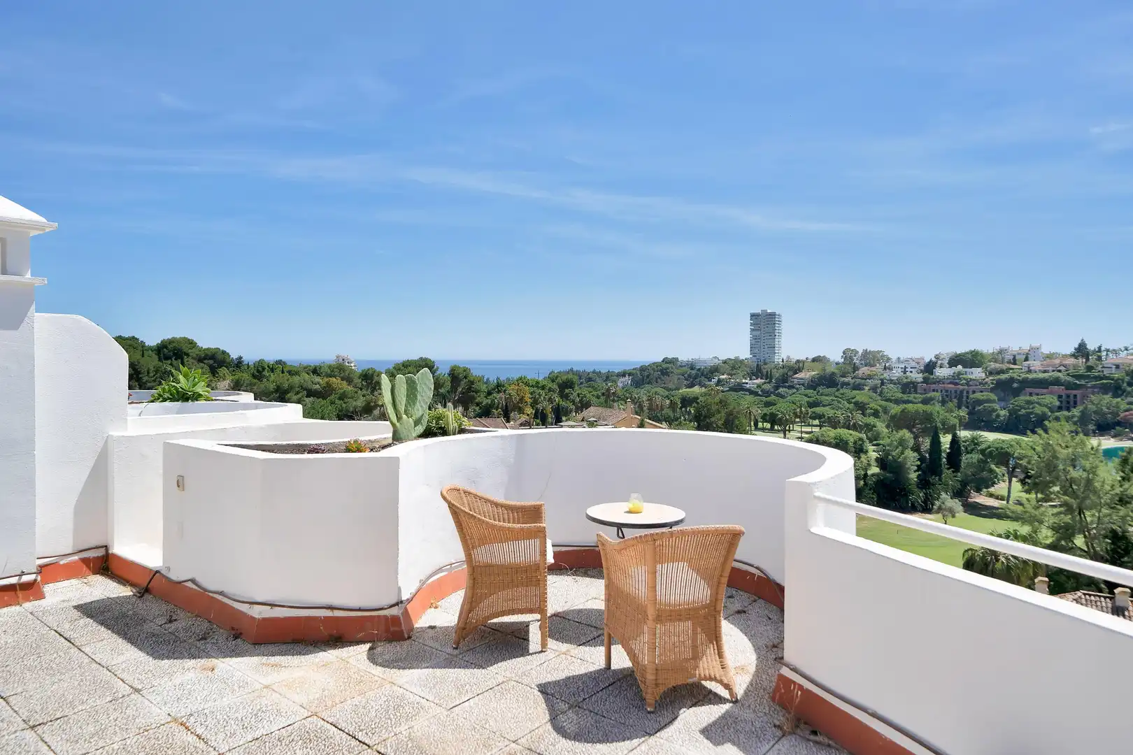 Terraza de Ático de alquiler en Marbella con Aire acondicionado, Calefacción y Jardín privado
