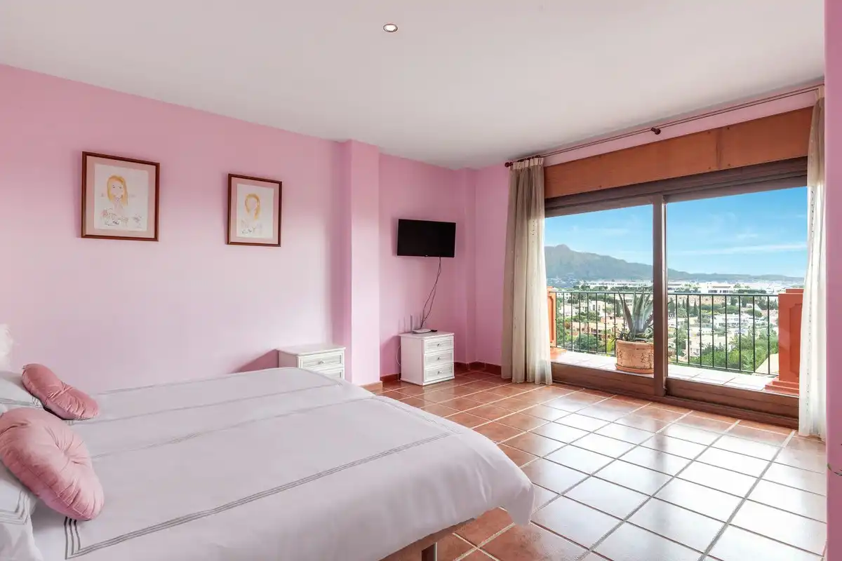 Chalet con piscina en venta en Calle Benahavis, imagen 16