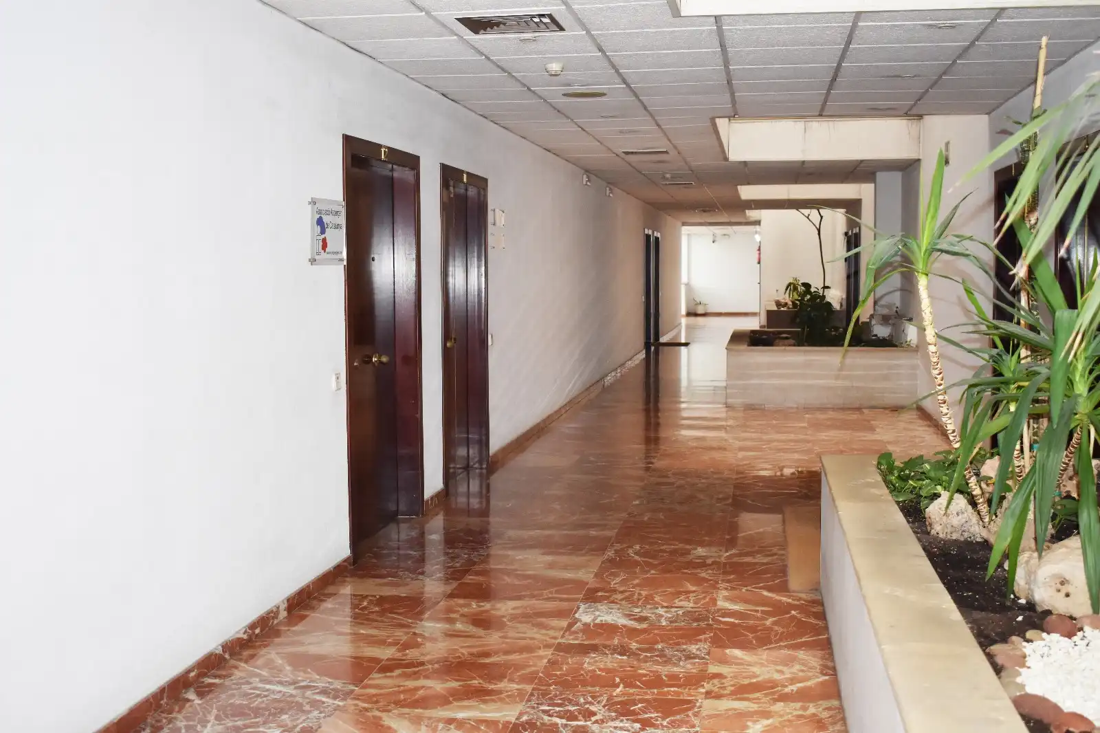 Büro zur Miete in Cornellà de Llobregat mit Klimaanlage, Heizung und Internet