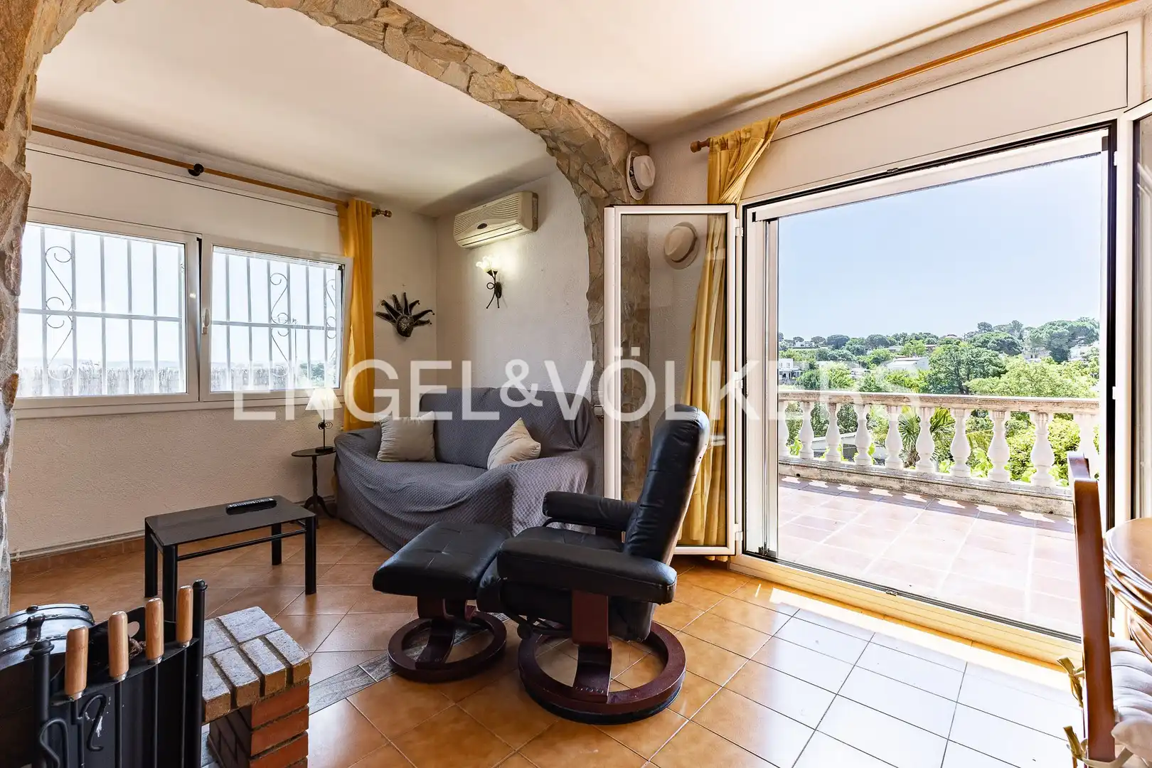 Sala d'estar de Casa o xalet en venda en Tordera amb Calefacció, Jardí privat i Terrassa