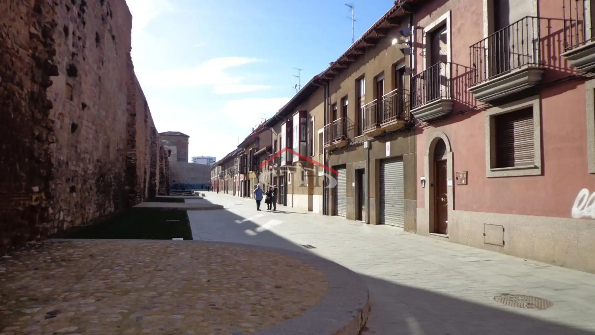 Vista exterior de Dúplex en venta en León Capital  con Calefacción y Amueblado