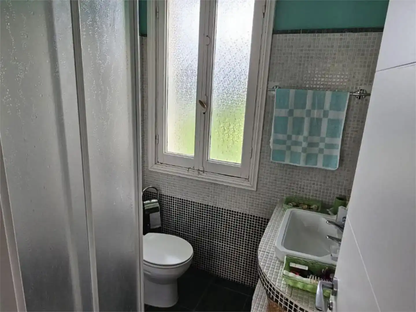 Bany de Casa o xalet en venda en Viveiro amb Jardí privat, Parquet i Moblat