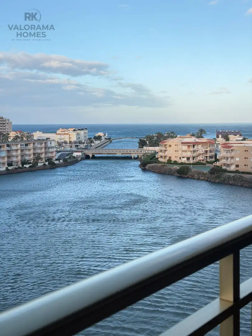 Außenansicht von Wohnung zur Miete in La Manga del Mar Menor mit Privatgarten, Terrasse und Möbliert