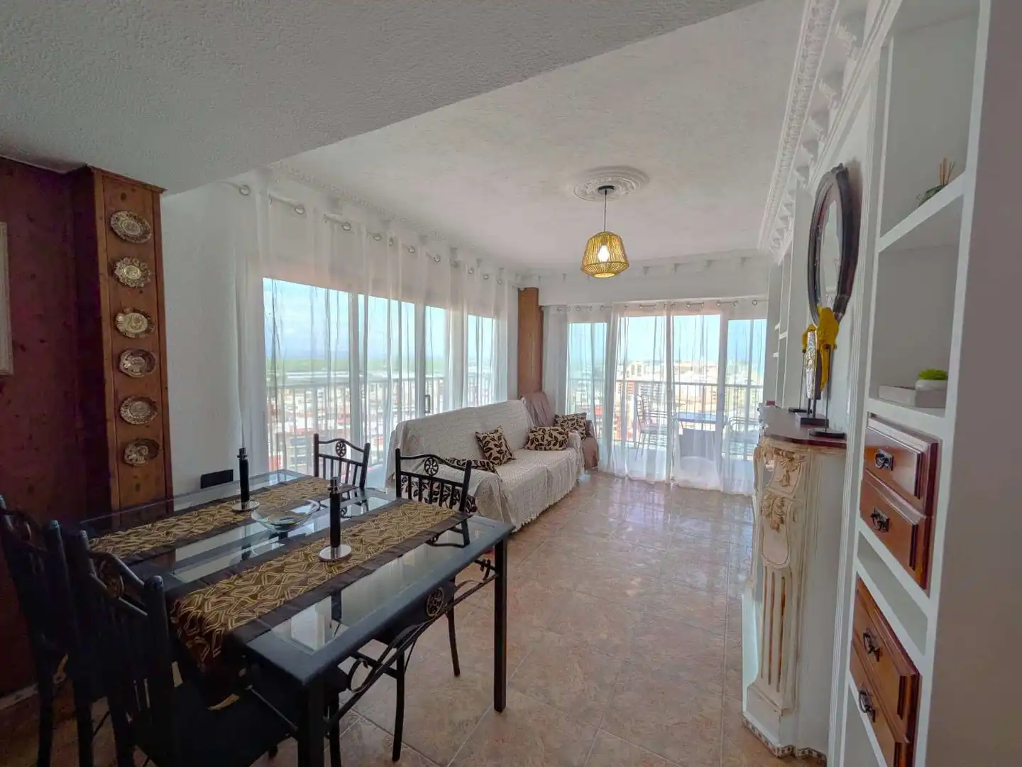 Sala d'estar de Apartament per a compartir en Sueca amb Aire condicionat, Calefacció i Terrassa