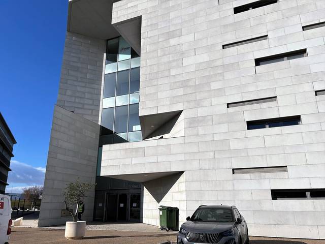 Oficina en Venta en Calle Osca, 1 en Garrapinillos