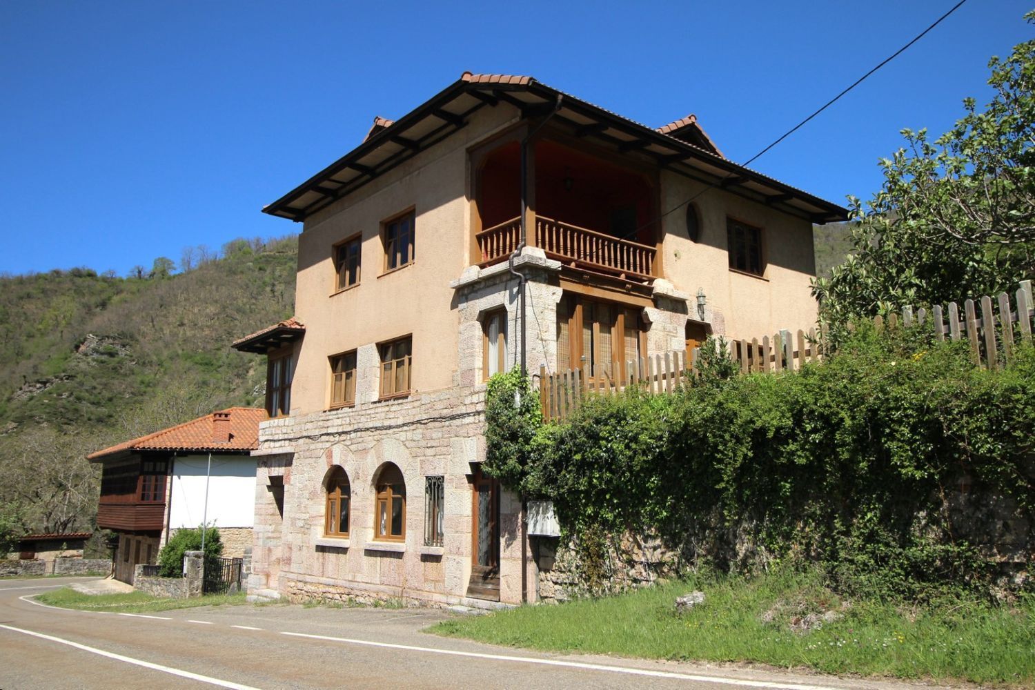 Exterior view of Duplex for sale in Oseja de Sajambre  with Private garden, Parquet flooring and Terrace