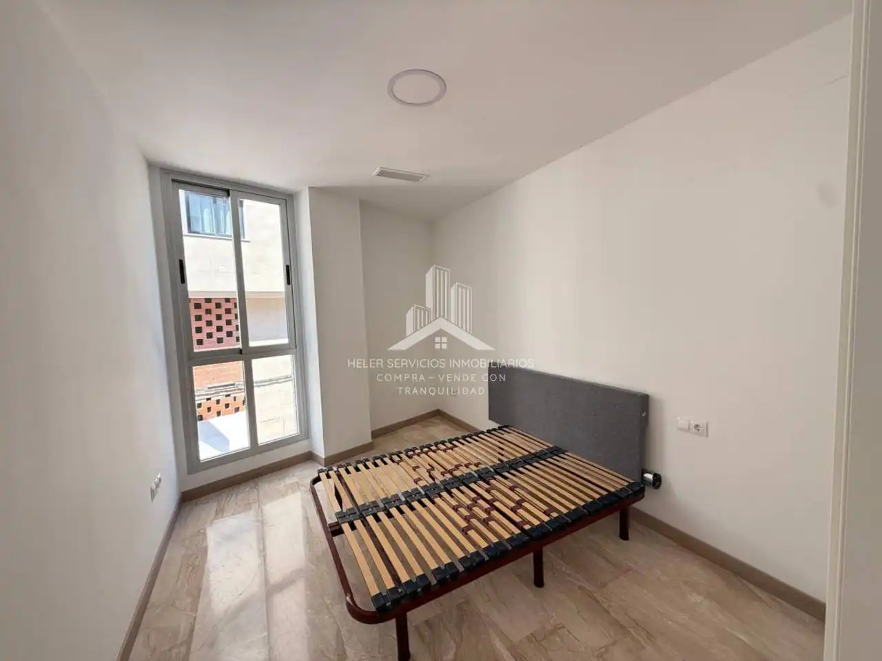 Habitación de Piso en venta en Castellón de la Plana / Castelló de la Plana con Aire acondicionado, Calefacción y Alarma