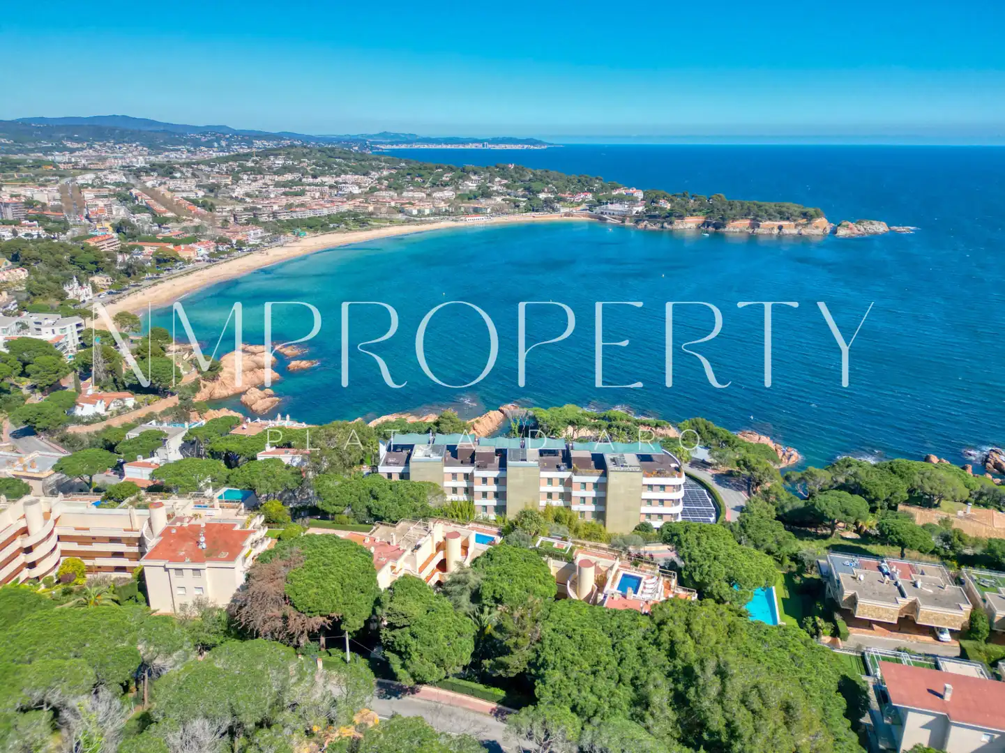 Vista exterior de Ático de alquiler en Sant Feliu de Guíxols con Aire acondicionado, Terraza y Piscina