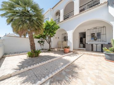 Bungalow amb jardí en venda a Orihuela Costa