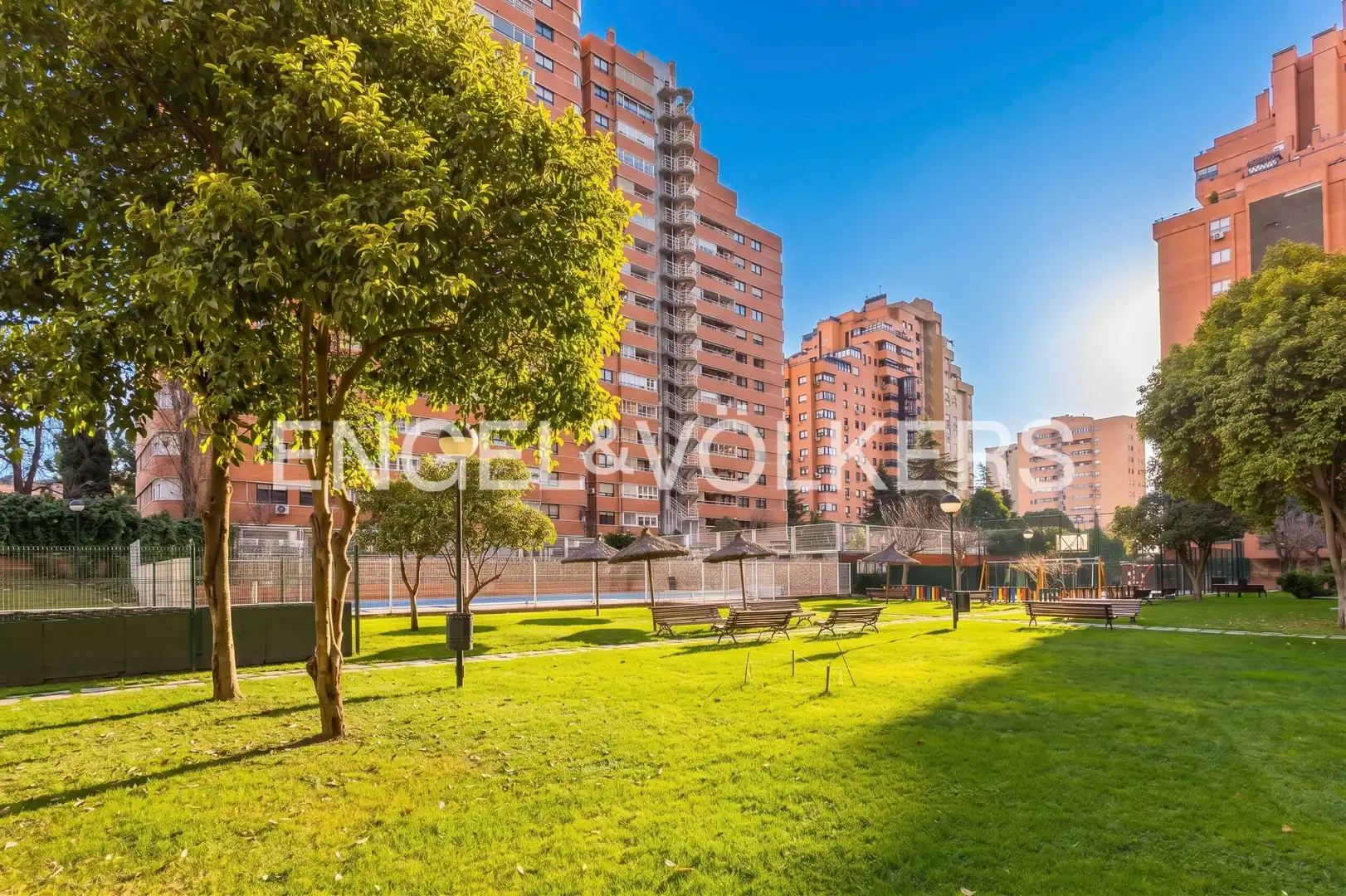 Vista exterior de Piso de alquiler en Madrid con Aire acondicionado, Calefacción y Jardín privado