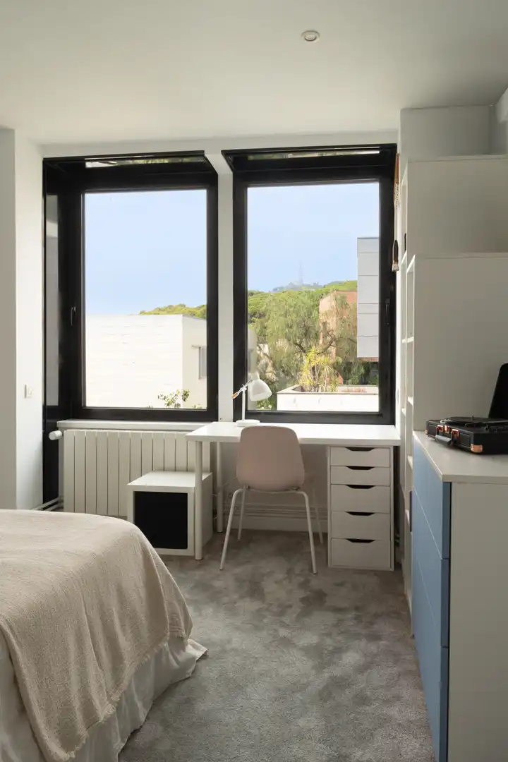 Dormitori de Casa o xalet en venda en Barcelona amb Terrassa, Piscina i Balcó
