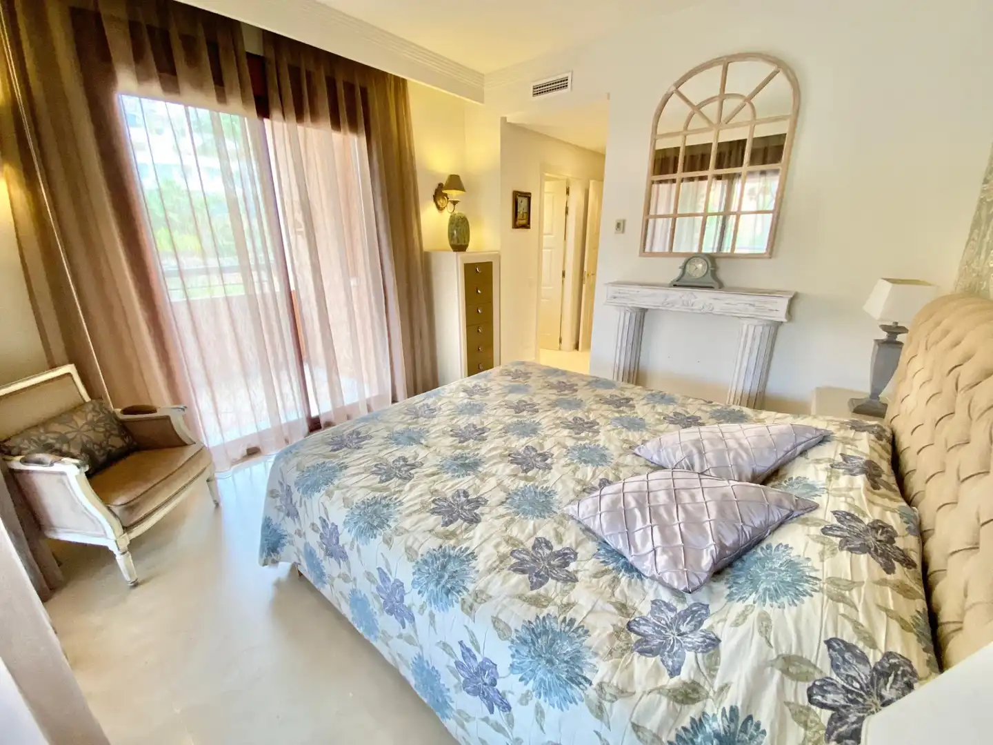 Schlafzimmer von Wohnungen zur Miete in Marbella mit Klimaanlage, Terrasse und Schwimmbad