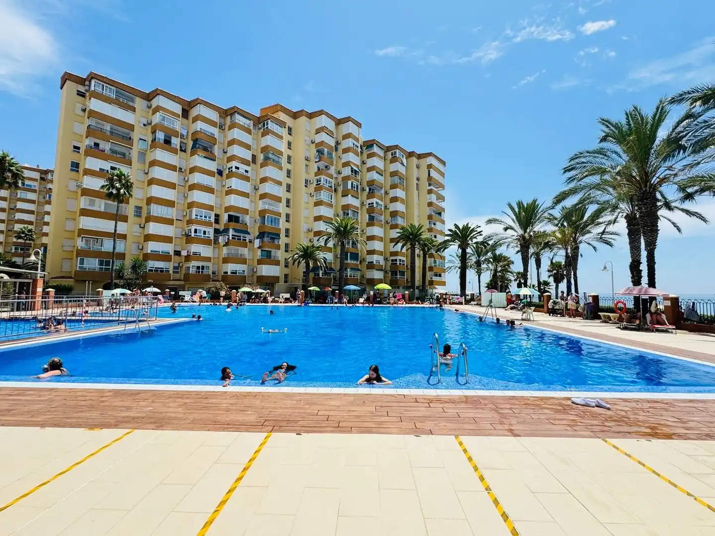 Piscina de Pis en venda en Algarrobo amb Piscina comunitària