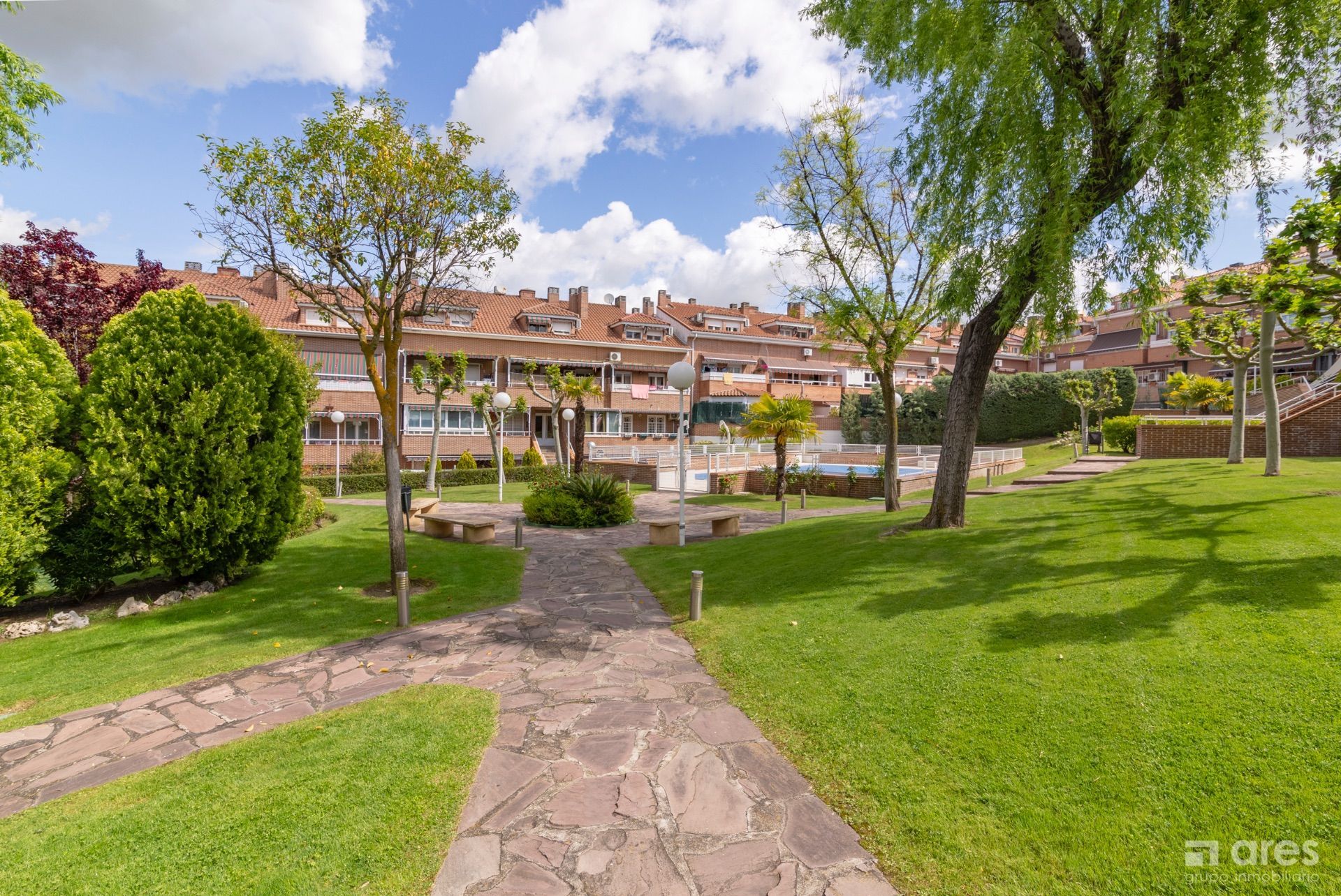 Exterior view of Duplex for sale in Sevilla la Nueva  with Air Conditioner, Heating and Terrace