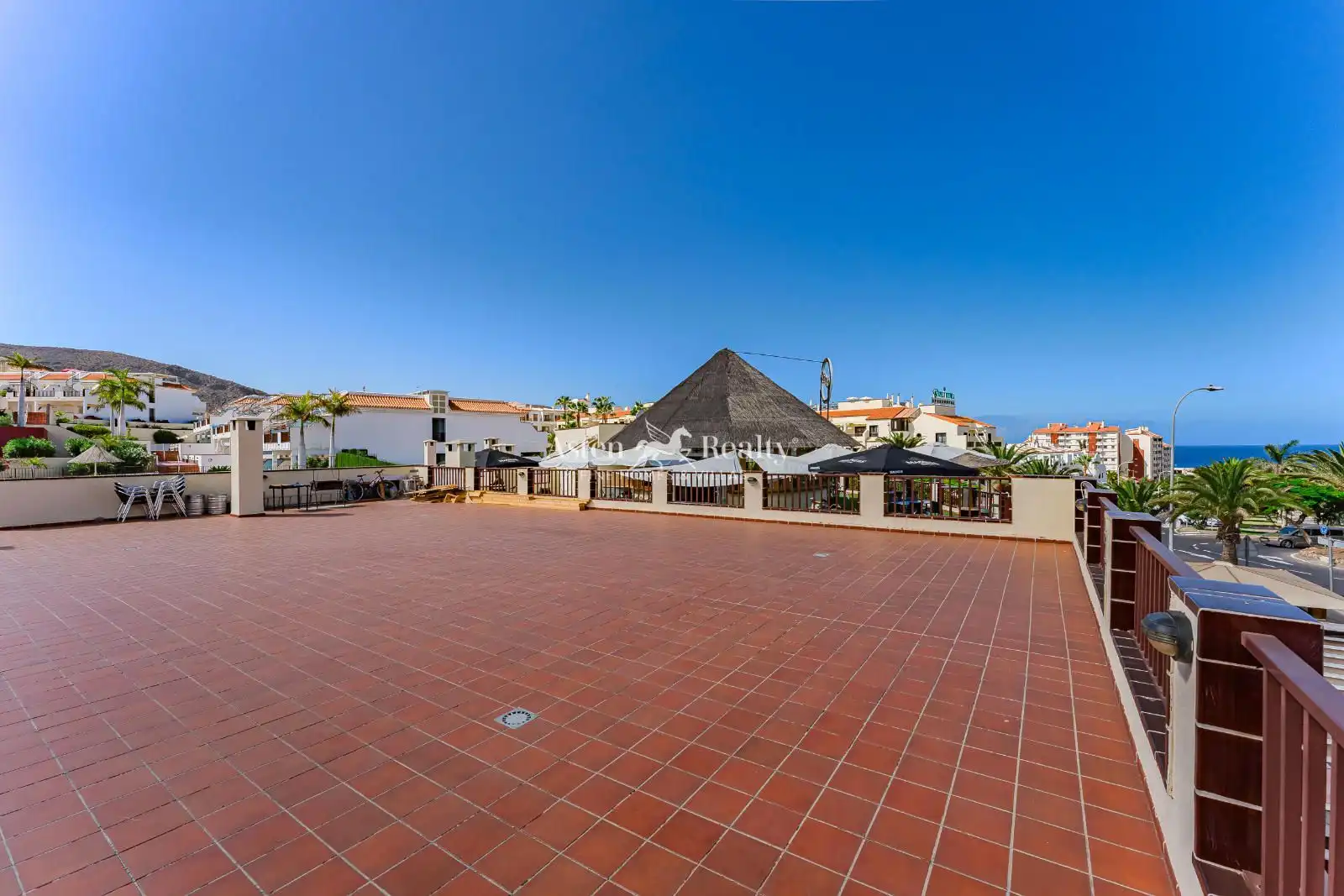 Außenansicht von Geschaftsraum zum Verkauf in Arona mit Terrasse und Internet