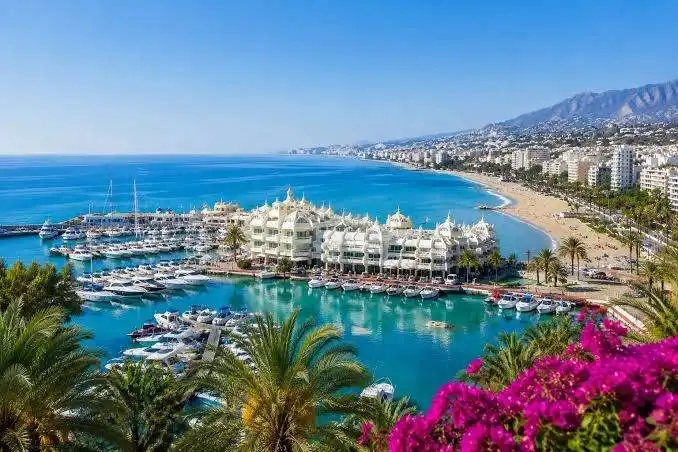 Vista exterior de Local de lloguer en Benalmádena amb Aire condicionat i Moblat