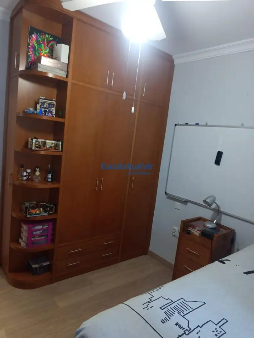 Habitación de Casa adosada en venta en Montequinto con Aire acondicionado, Jardín privado y Trastero