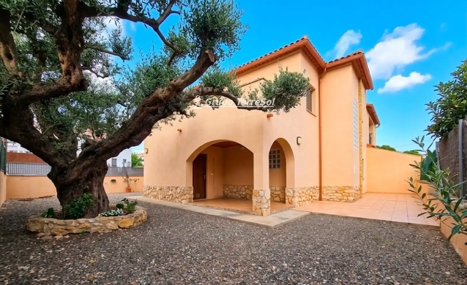 Casa aparellada amb jardí en venda a Figuera, imagen 2