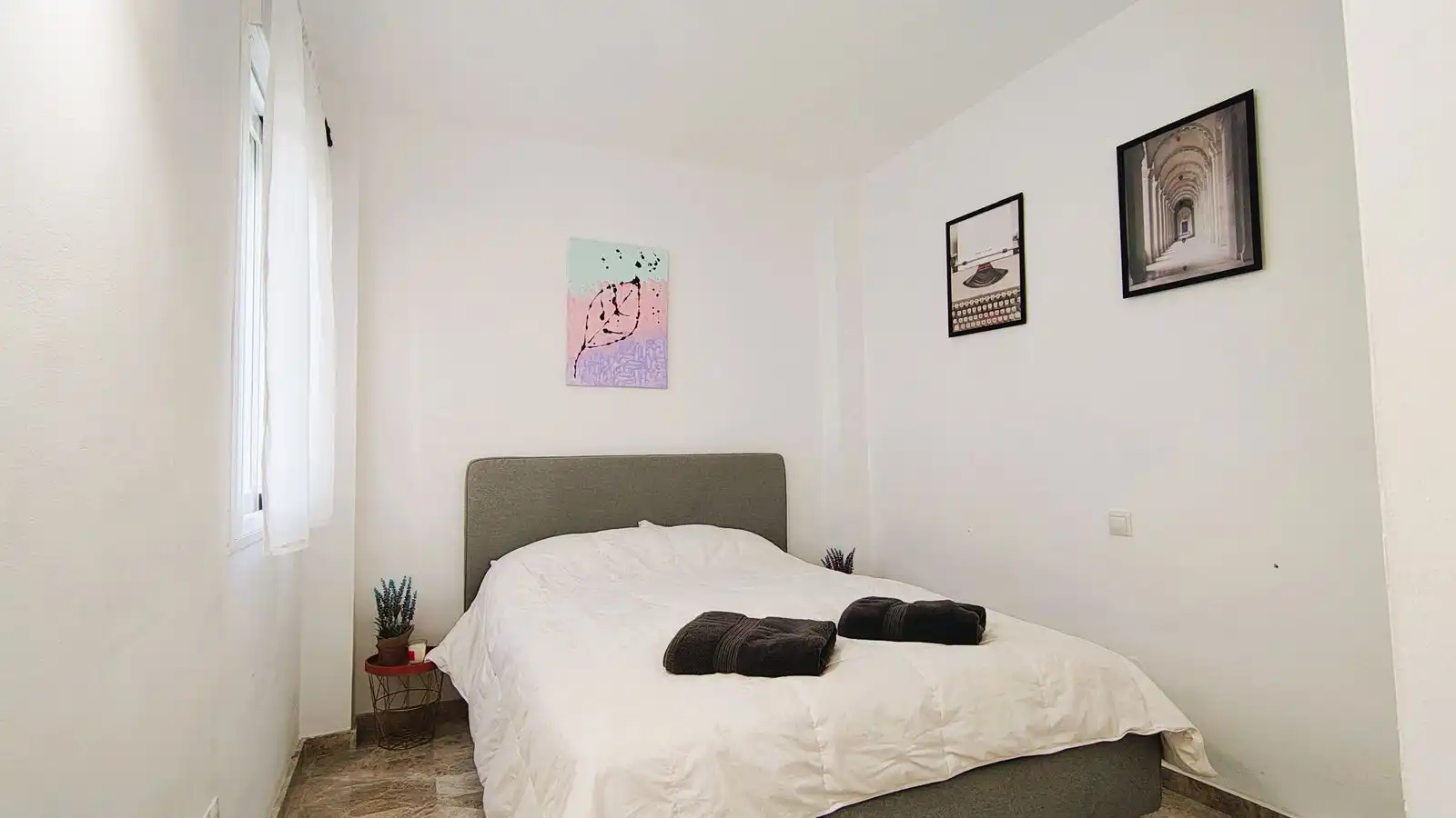 Dormitori de Pis en venda en Marbella amb Aire condicionat, Terrassa i Moblat