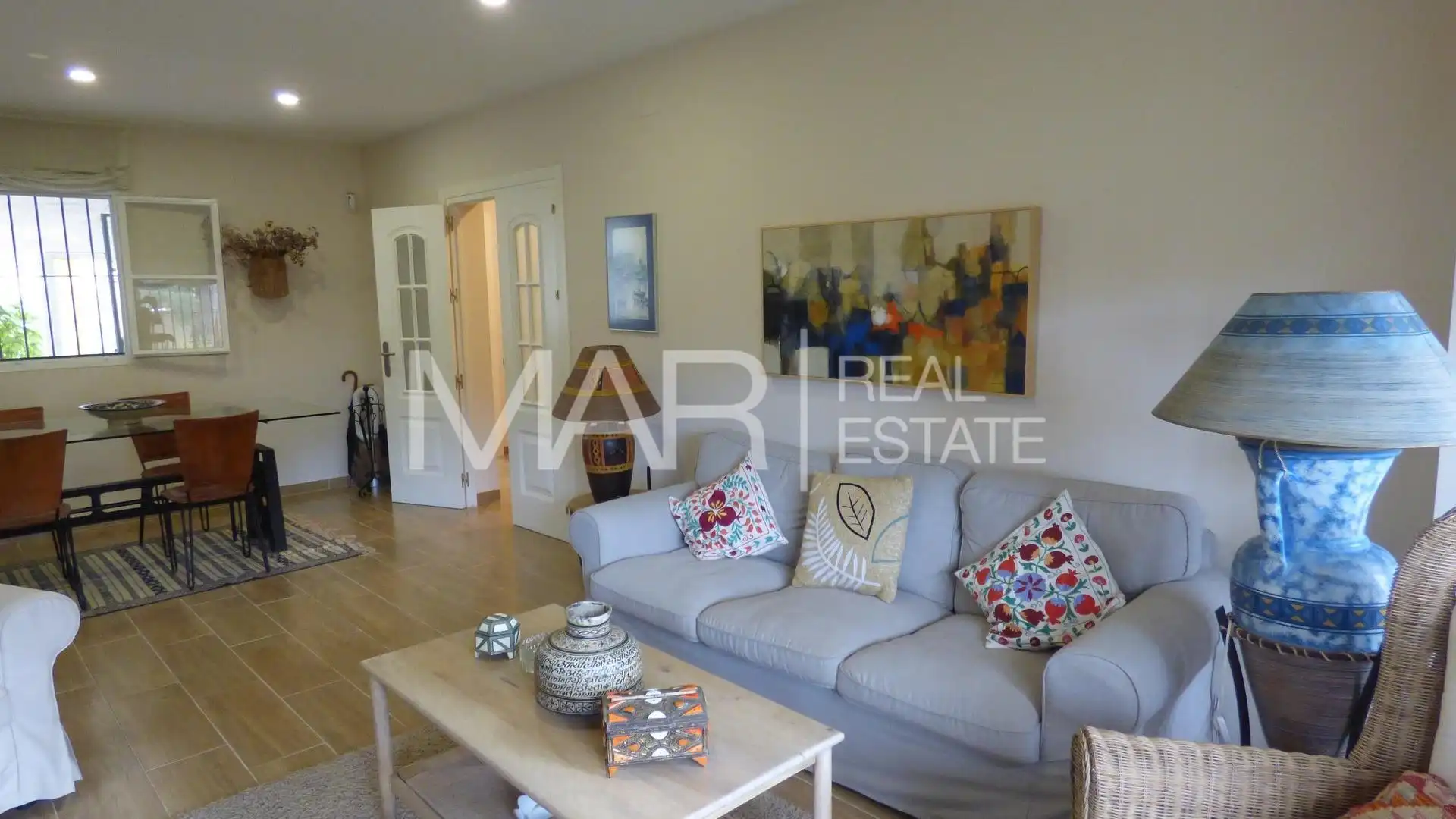Sala d'estar de Casa o xalet en venda en Chiclana de la Frontera amb Aire condicionat, Jardí privat i Terrassa