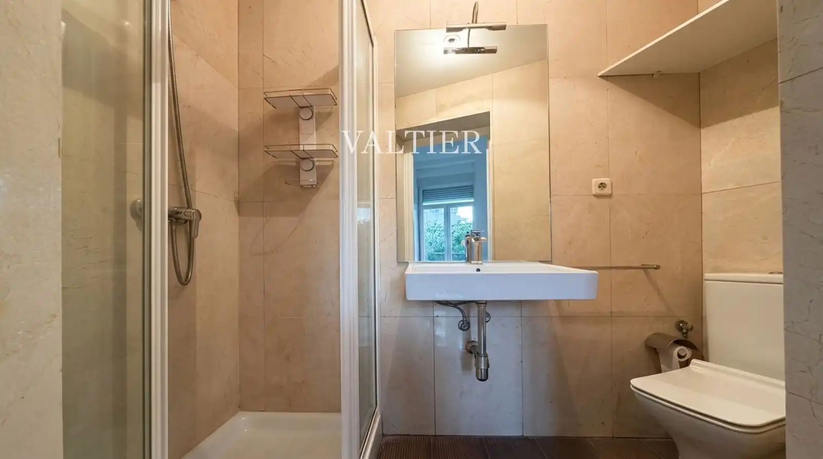 Bathroom of Flat for rent in Madrid  with Air Conditioner, Terrace and Furnished