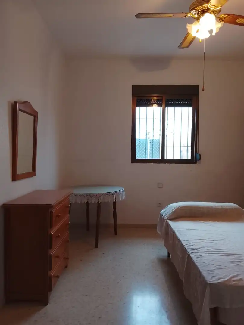 Dormitori de Finca rústica en venda en Córdoba amb Aire condicionat, Calefacció i Jardí privat
