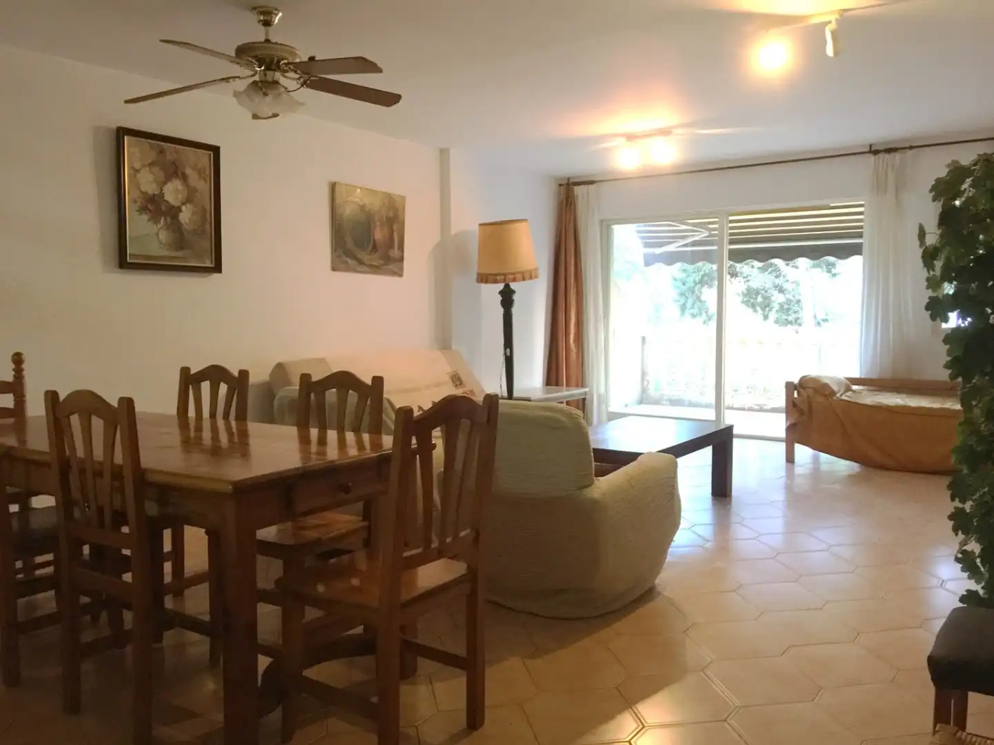 Sala d'estar de Pis en venda en El Campello amb Jardí privat, Terrassa i Piscina