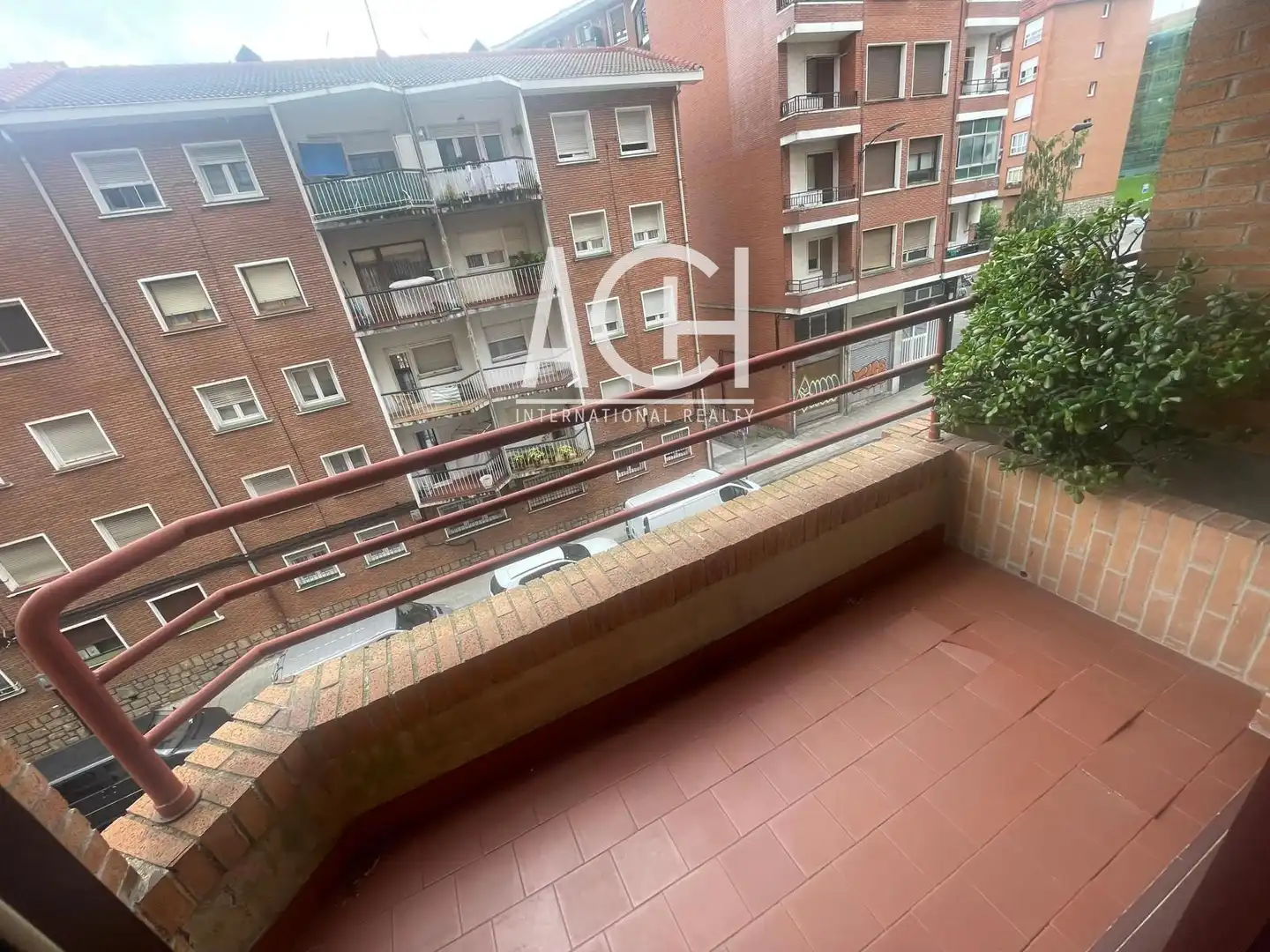Außenansicht von Wohnung zum Verkauf in Bilbao  mit Heizung, Parkett und Terrasse