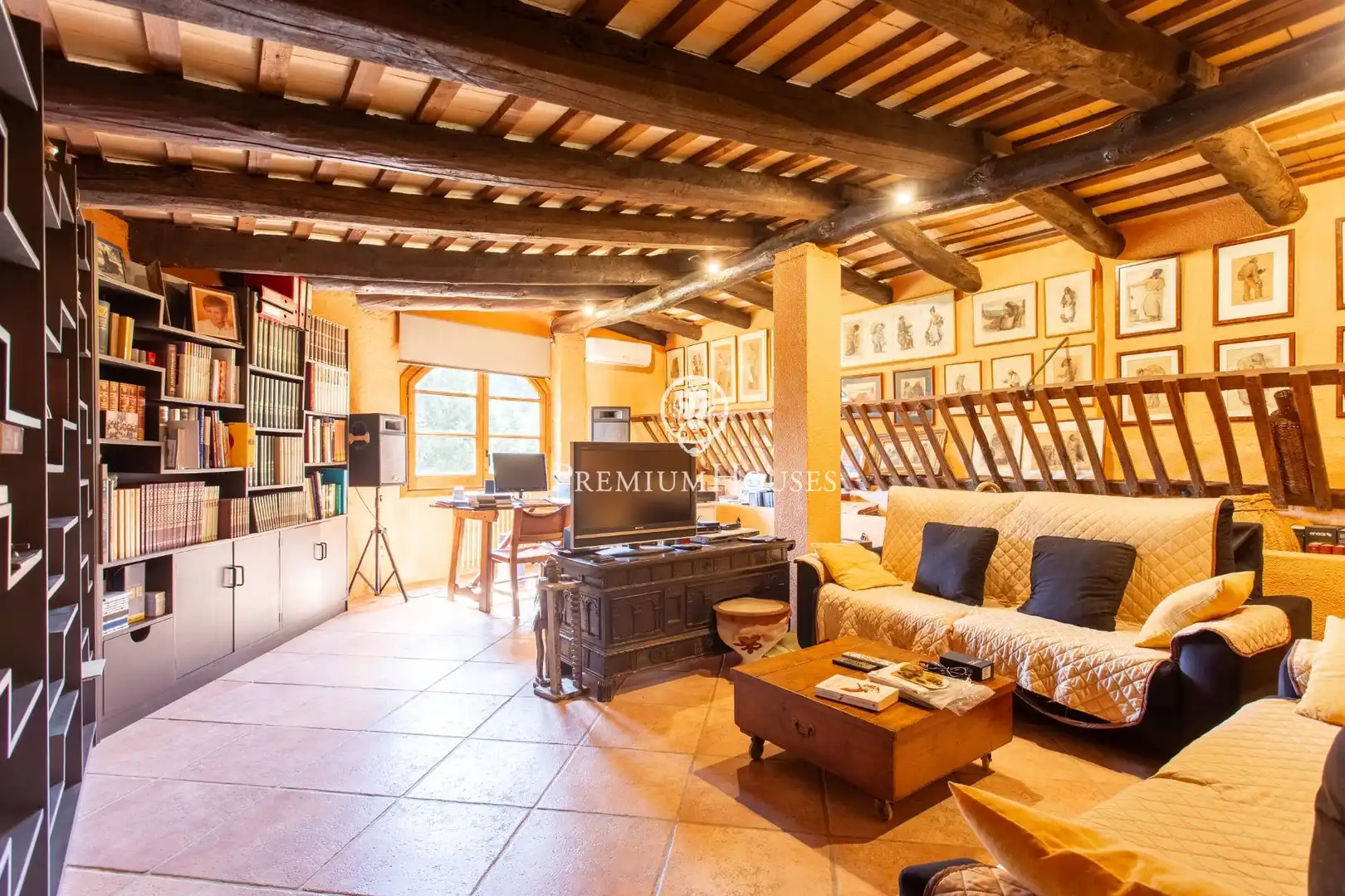 Sala de estar de Finca rústica en venta en Arenys de Munt con Aire acondicionado, Calefacción y Jardín privado