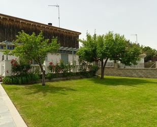 Jardí de Casa o xalet en venda en Maello amb Calefacció i Moblat