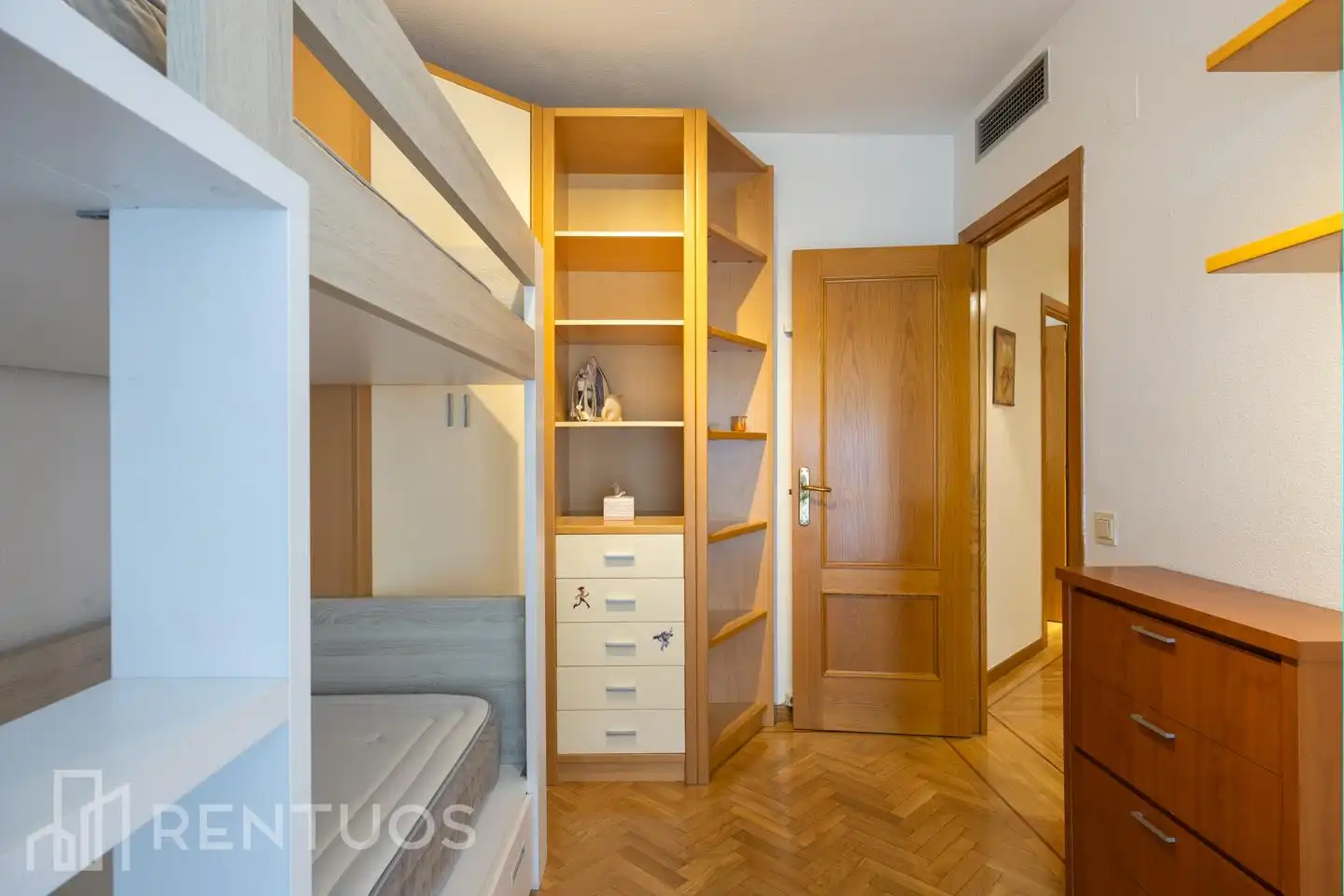 Dormitori de Pis de lloguer en Madrid amb Aire condicionat, Calefacció i Parquet